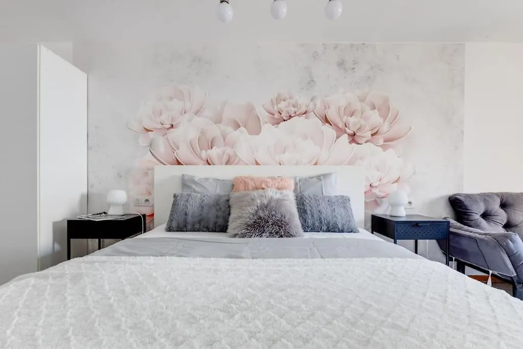 Cozy & Quiet Center Attic With Castle View - Vtub Daire Prag
