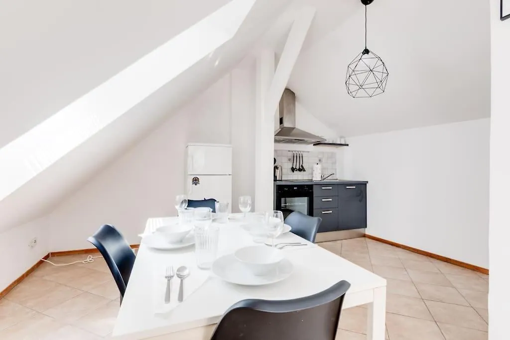 Apartment Ferienwohnung Cozy & Quiet Center Attic With Castle View - Vtub Prag